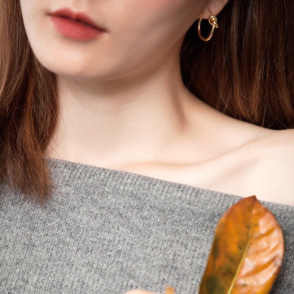 Chic Gold Knot Hoop Earrings - Picture 2 of 7